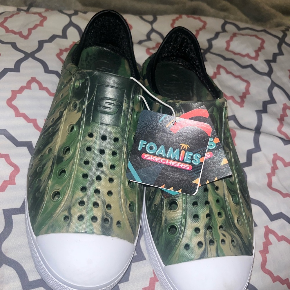 **SOLD***Skechers Foamies Camouflage Slip-On Shoes